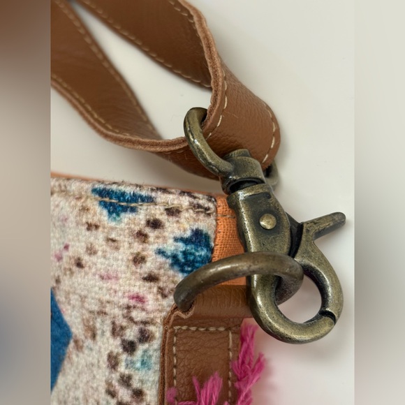 NWT Myra Bag Quad Desert Blooms Messenger Vibrant Geometric Multiple pockets. - Picture 4 of 11